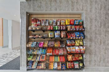 Market-style vending with fresh food